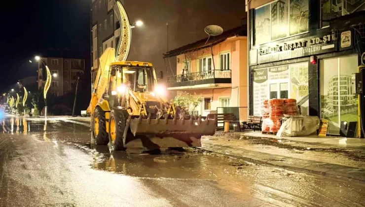 Burdur’da Sağanak Yağış Yolları Su Bastı