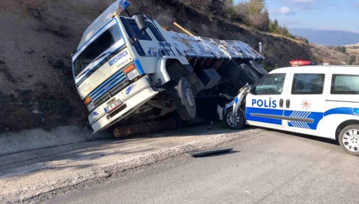 Burdur-Antalya kara yolunda zincirleme kaza: 6 yaralı